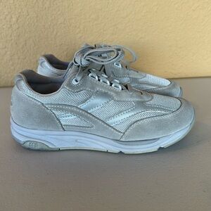 Tour Mesh Lace Up Sneaker. W’s Size 7M